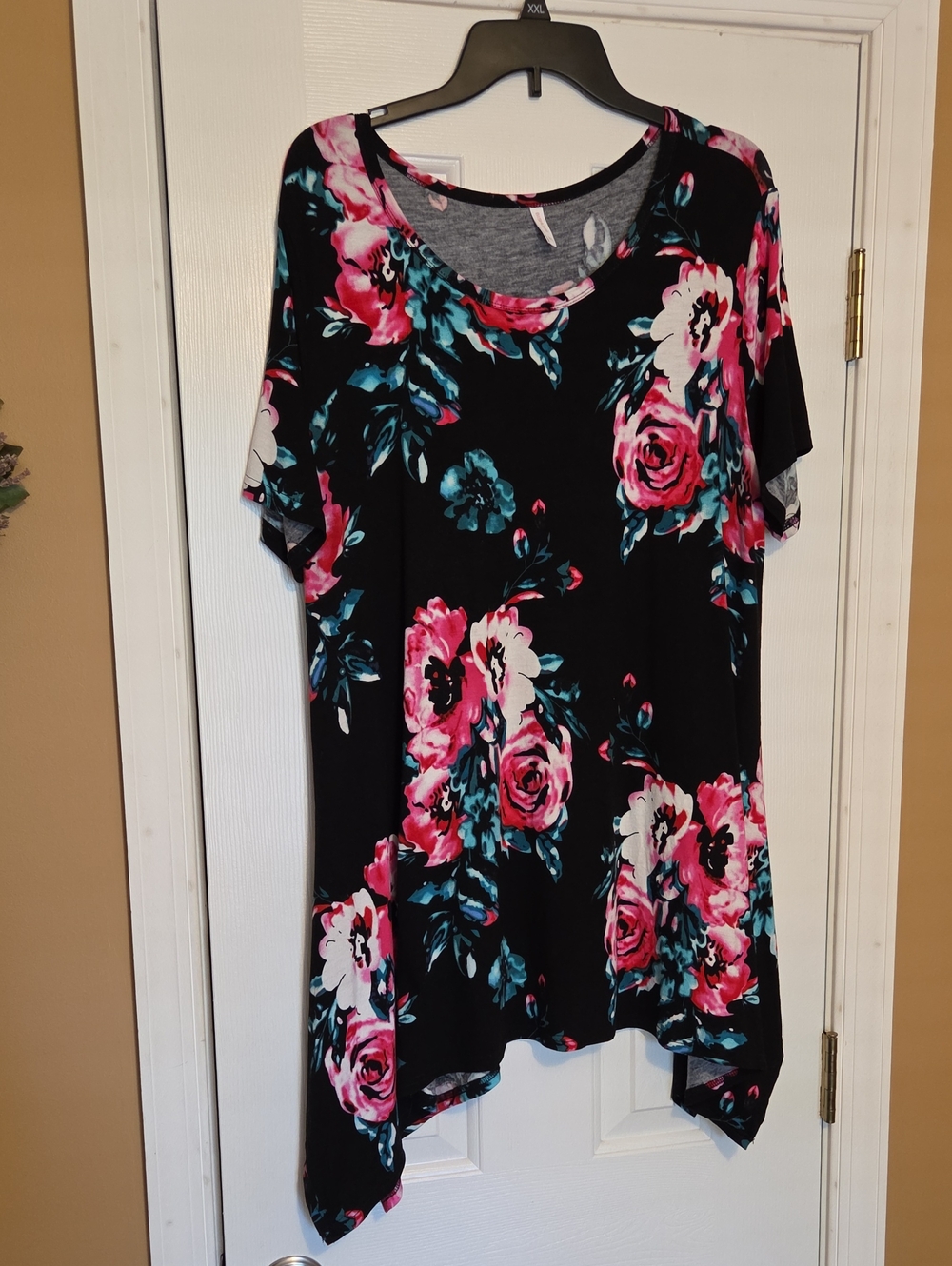 Women’s Black Floral Short-Sleeve Tunic Top - Pink & Teal